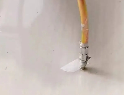 噶尔瓷砖空鼓维修公司专业解答在瓷砖铺贴过程中，如果使用的砂料过粗（如全部使用了粗砂），可能会导致以下问题