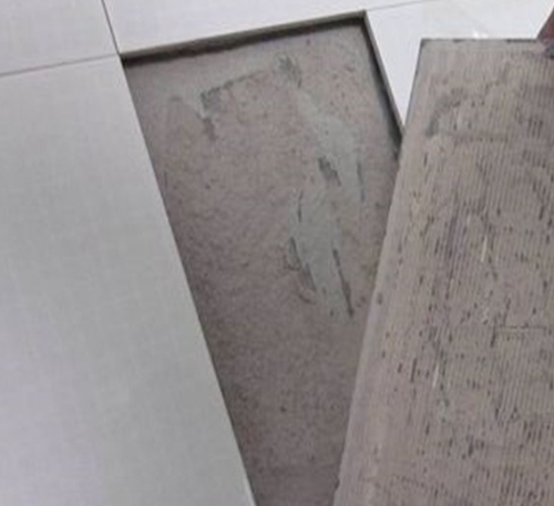 噶尔瓷砖空鼓维修公司分享瓷砖铺贴时如果打浆（即涂抹在瓷砖背面和基层上的砂浆或瓷砖胶）过少，会带来以下问题